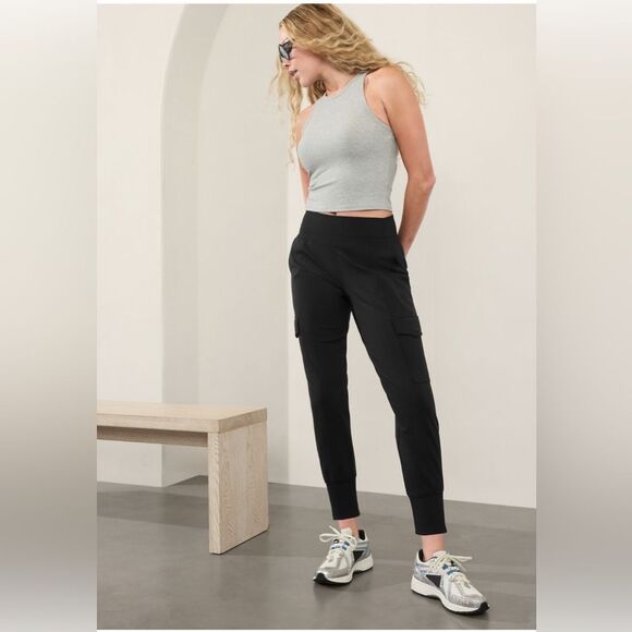 NWT Athleta. Venice Cargo Jogger Large Petite. Black